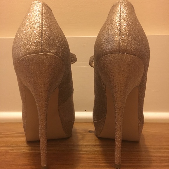 Steve Madden Gold Glitter Pumps - Picture 3 of 4